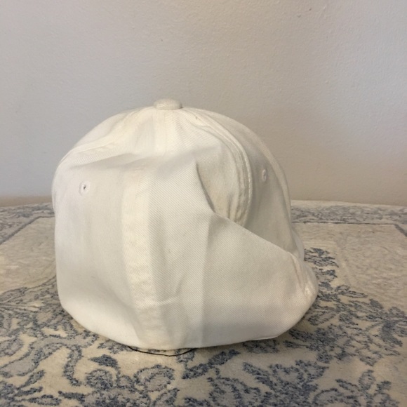NWOT Golflete Performance Flexfit white cap - Picture 2 of 3